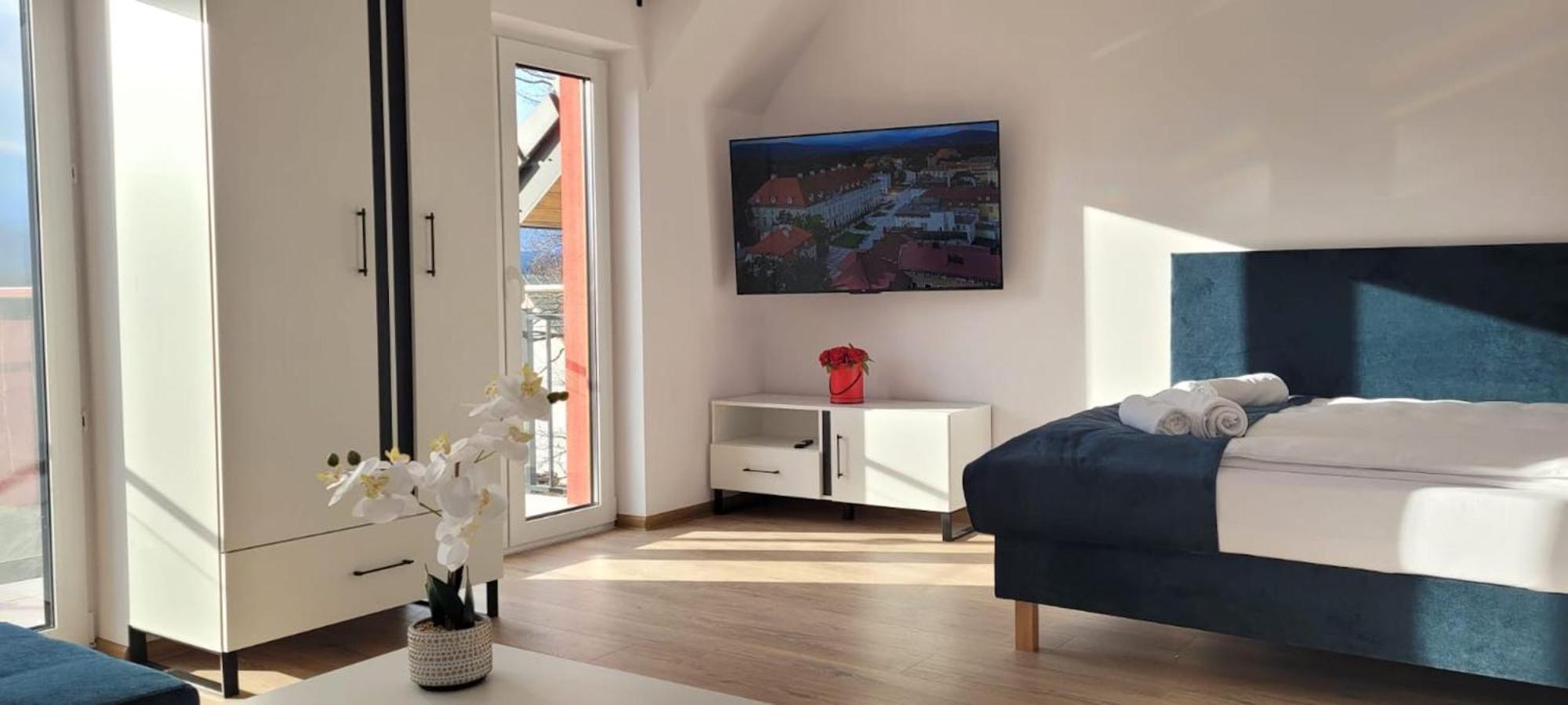 Kolorowe Cieplice - Apartamenty Z Widokiem Na Karkonosze 옐레니아구라 외부 사진