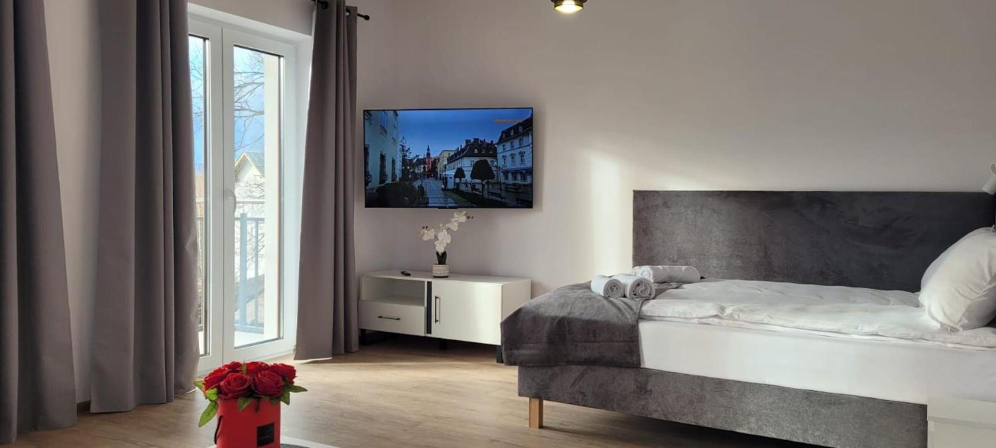 Kolorowe Cieplice - Apartamenty Z Widokiem Na Karkonosze 옐레니아구라 외부 사진