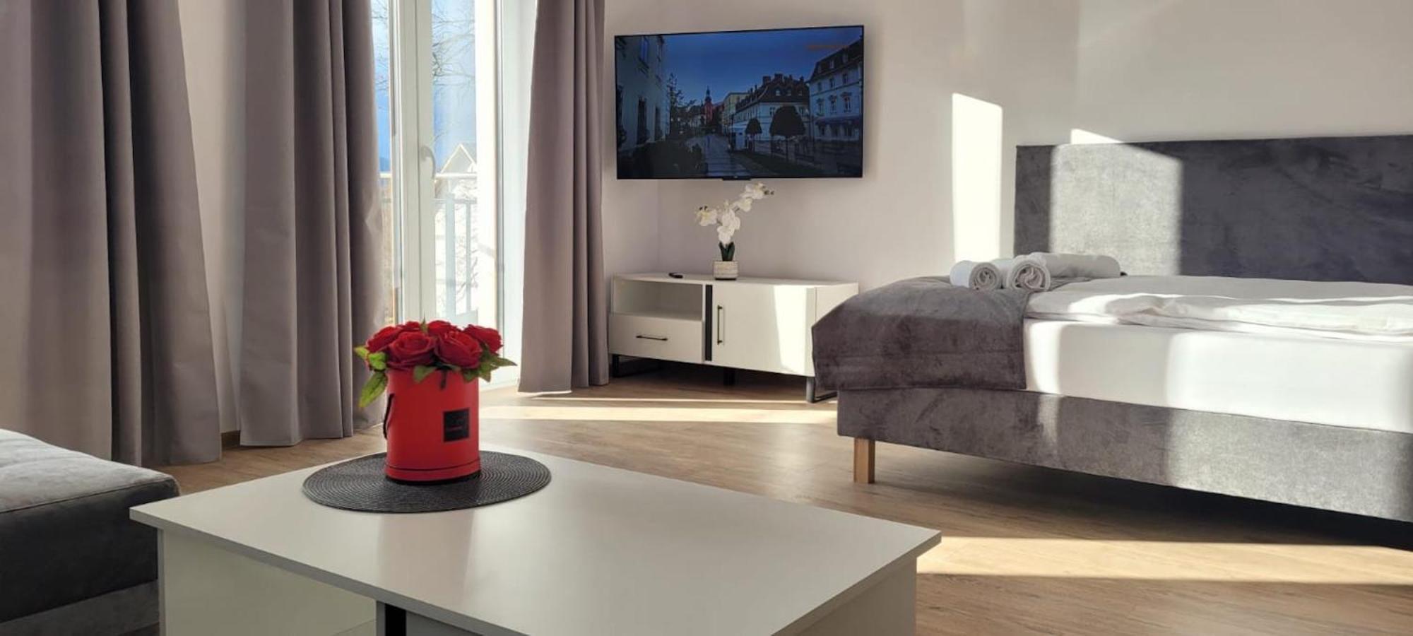 Kolorowe Cieplice - Apartamenty Z Widokiem Na Karkonosze 옐레니아구라 외부 사진
